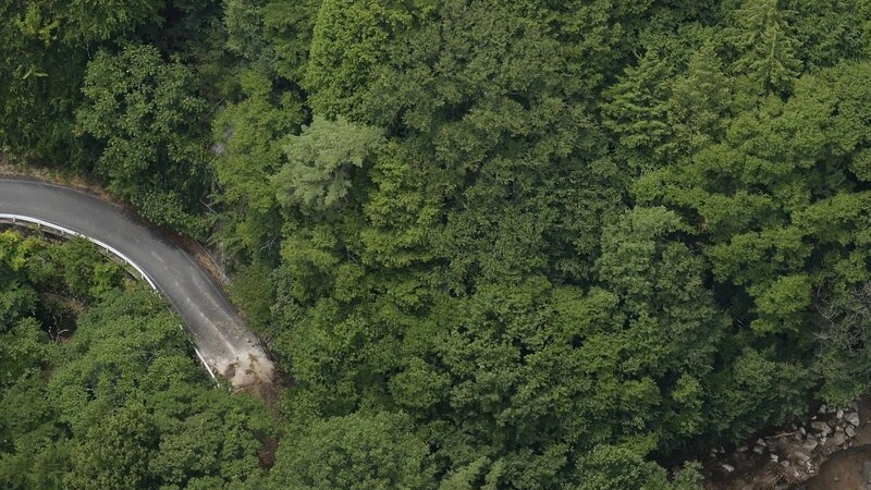 Nagano landslide strands some 400 people