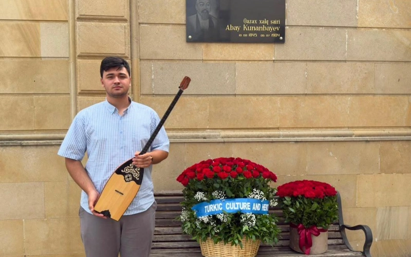 181-летие Абая Кунанбаева отметили в Баку