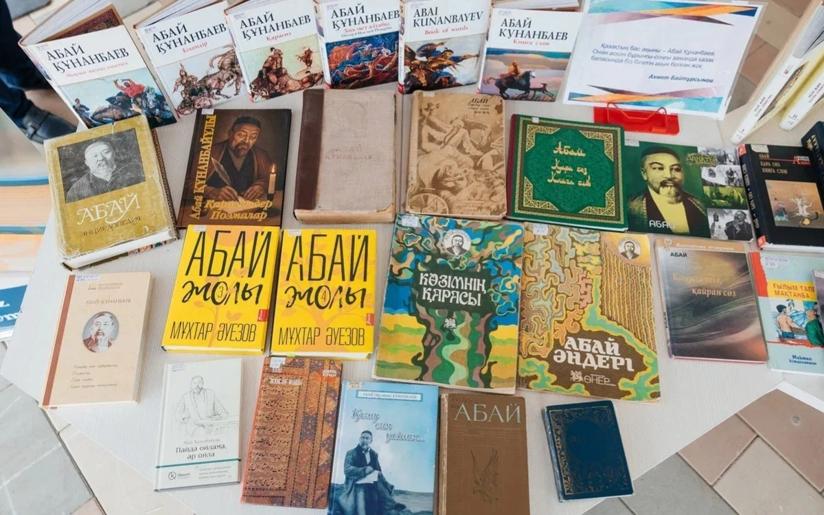 Атырауда Абай мұрасы ұлықталған әдеби-сазды кеш өтті