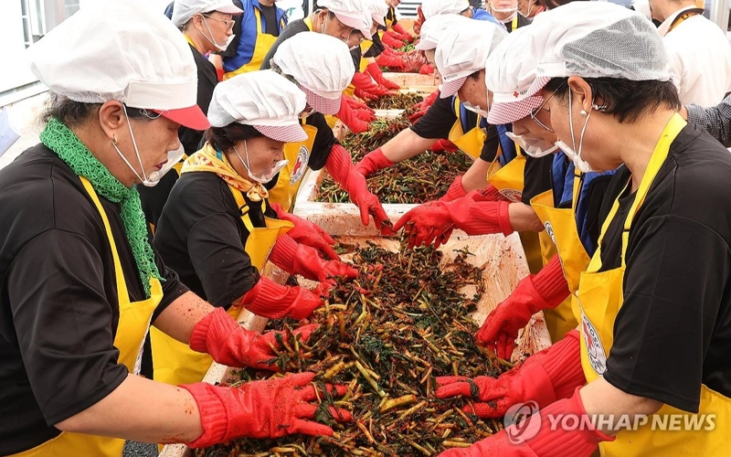 Fewer South Koreans eat kimchi, despite global popularity