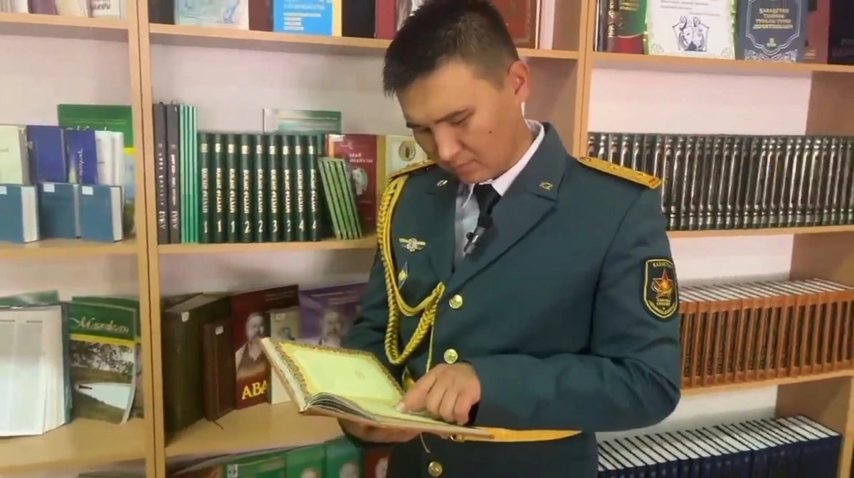 Абай күніне арналған іс-шараларға мыңнан аса әскери қызметші қатысты