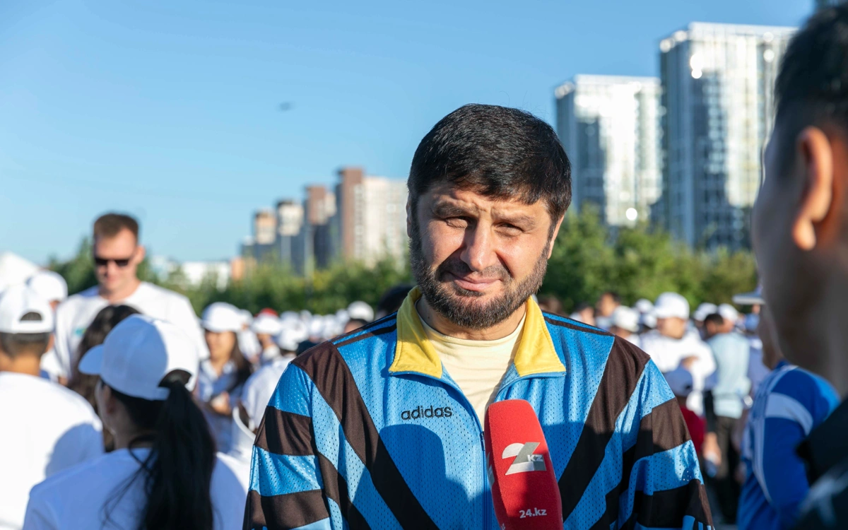 Астаналықтар олимпиада чемпиондармен бірге 10 мың қадам жүрді