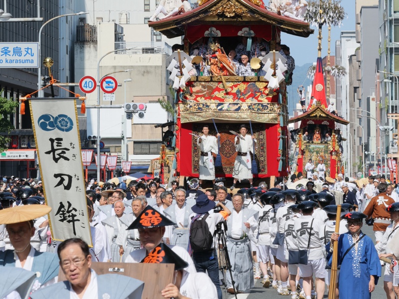 Japan slows down as summer festivals bring nights to life Japan slows down as summer festivals bring nights to life