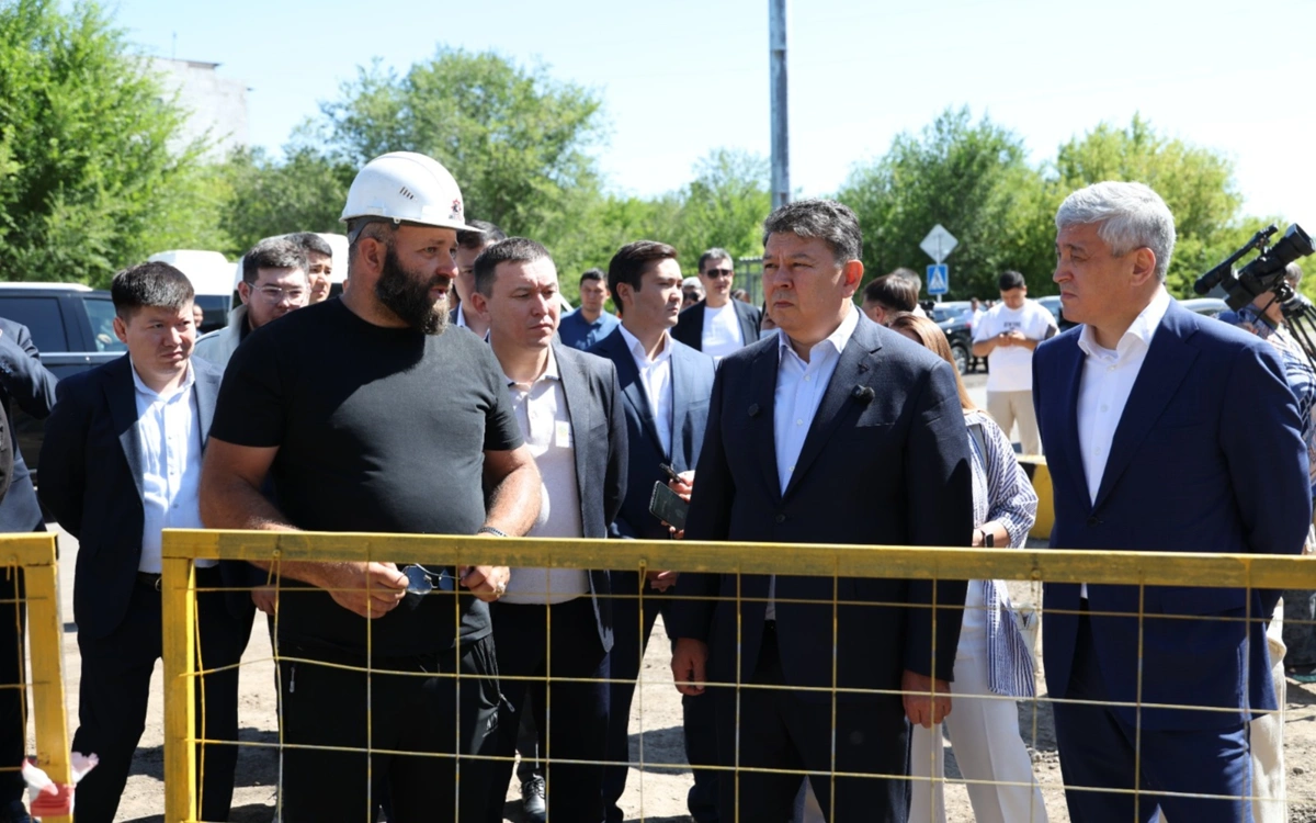 Бозумбаев и рабочие