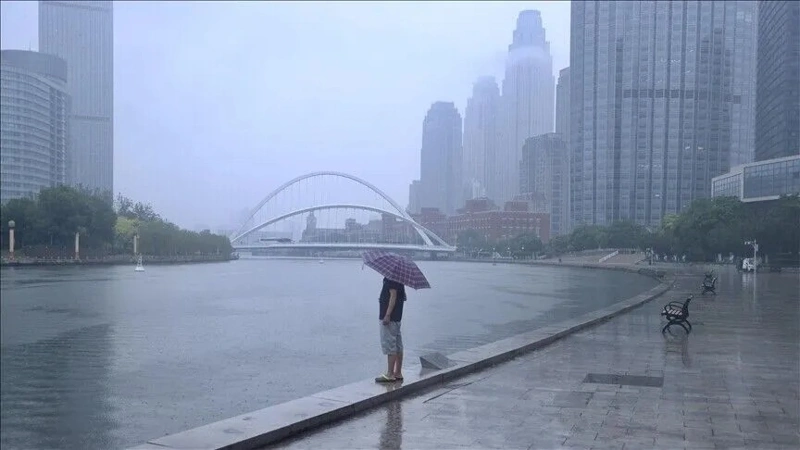 Beijing suspends transport, closes tourist sites amid heavy rain