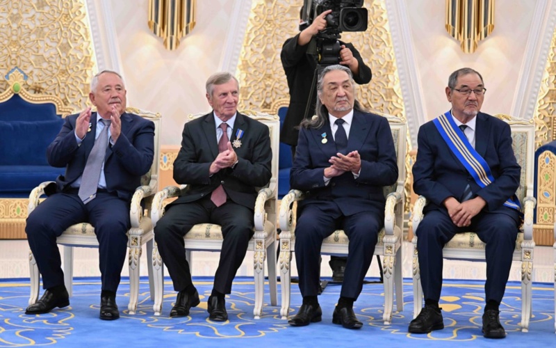 Kazakh President honors group of public figures