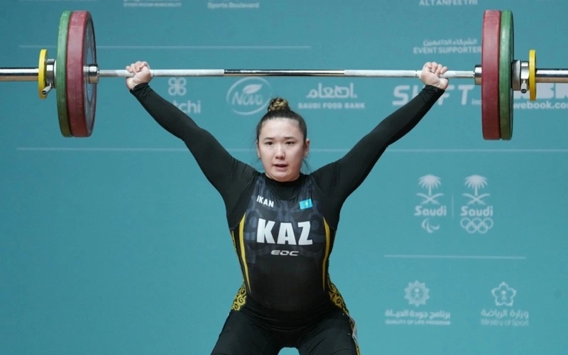 Kazakh weightlifter clinches gold at Asian Junior Championships