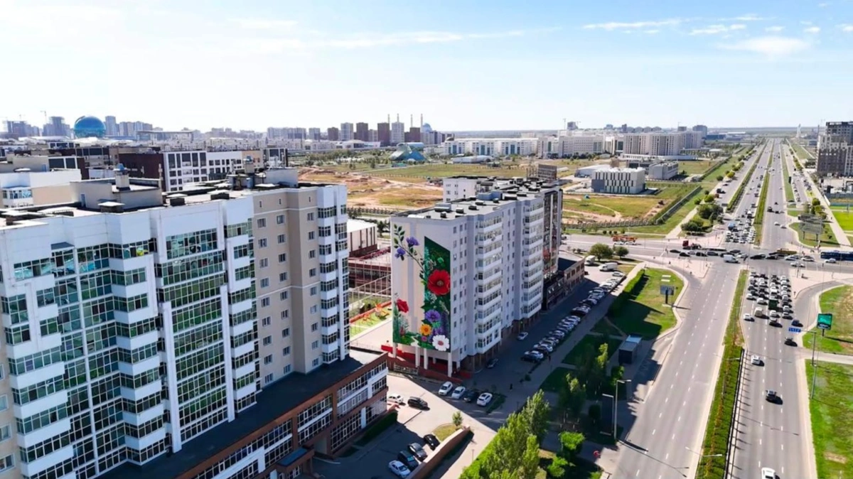 Астанадағы тұрғын үй кешенінің қасбетіне &laquo;Таңсәрі&raquo; муралы салынды