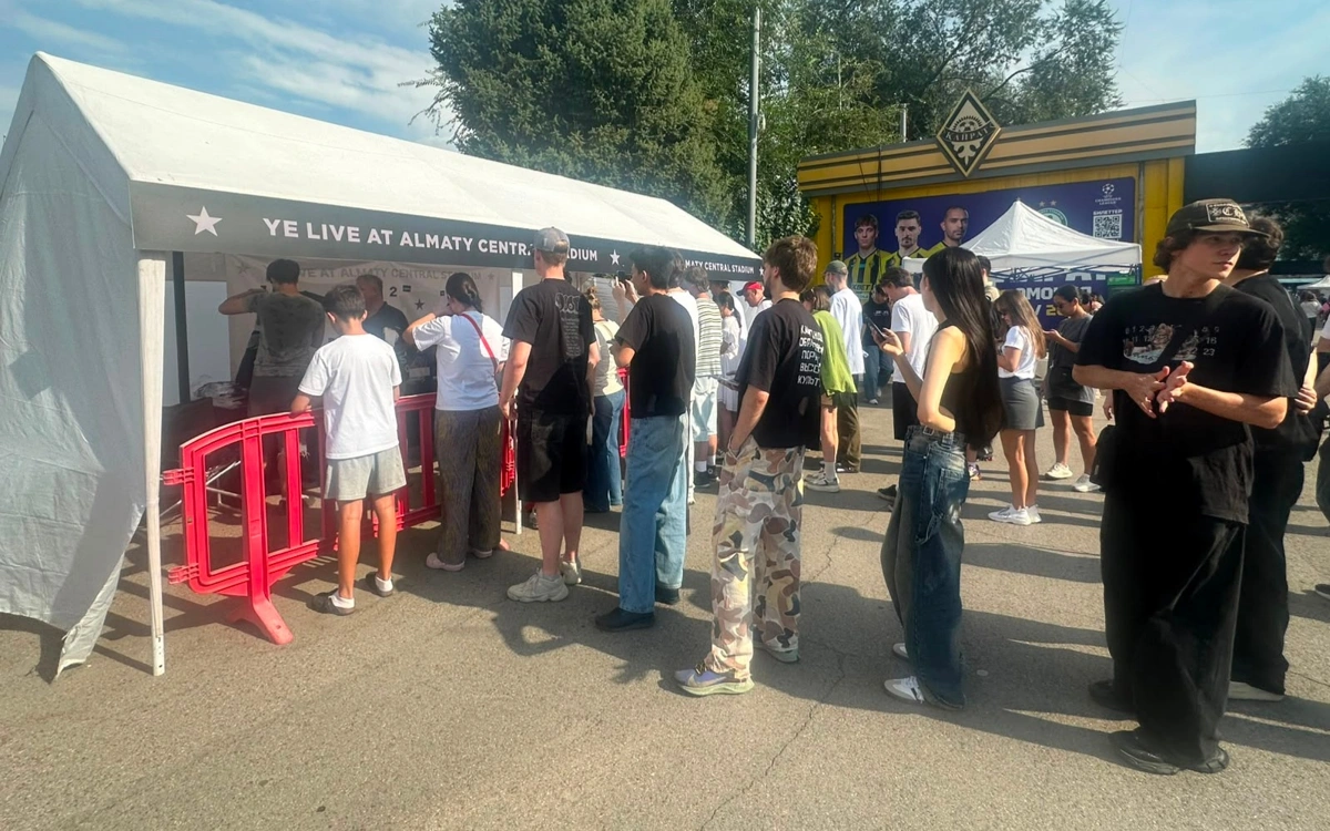 Алматыда Канье Уэст концертінде қалай дайындалып жатыр