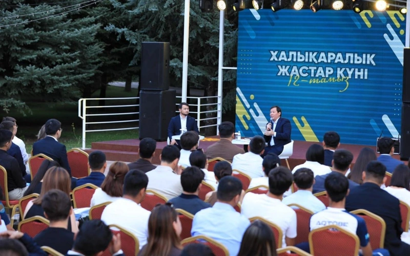 Асхат Шахаров жастармен «OPEN TALK» форматында ашық пікір алмасты