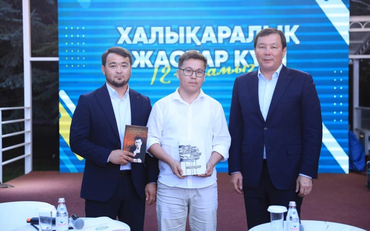 Асхат Шахаров жастармен &laquo;OPEN TALK&raquo; форматында ашық пікір алмасты
