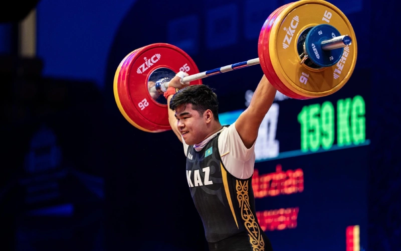 Жұмабай Нұржан Азия чемпионатында екі алтын алып, екі рекорд орнатты
