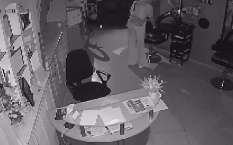 Қарағандыда өзі жұмыс істейтін сұлулық салонын тонаған қызметкер ұсталды