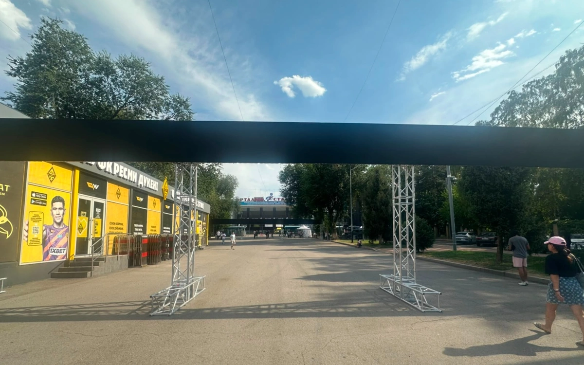 Сфера на стадионе и последние штрихи: как в Алматы готовятся к концерту Канье Уэста