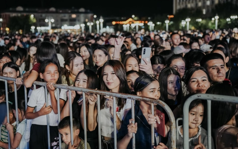 Қызылордада жастар күніне арналған Open Air концертіне 12 мың адам жиналды