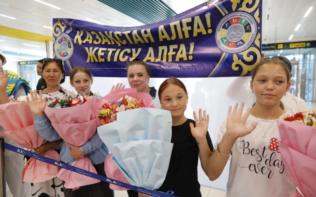 Казахстанцы-триумфаторы молодежного Чемпионата Азии по тяжелой атлетике вернулись на родину