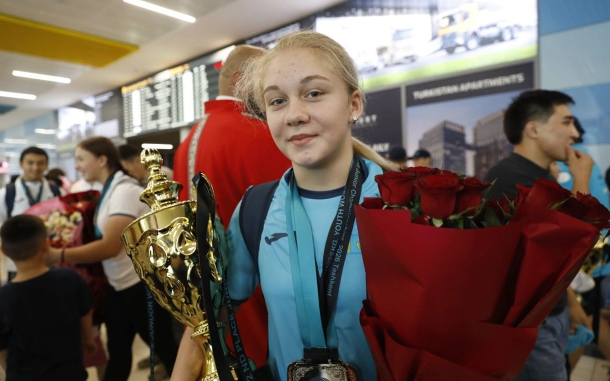 Казахстанцы-триумфаторы молодежного Чемпионата Азии по тяжелой атлетике вернулись на родину