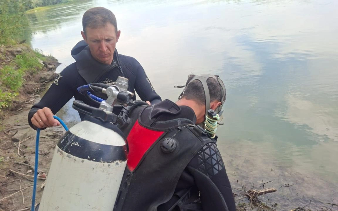 водолазы