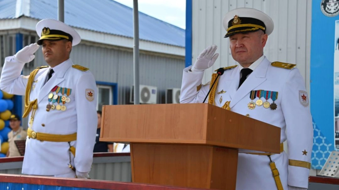 ВМС Казахстана отмечают 30-летие первого подъема Военно-морского флага