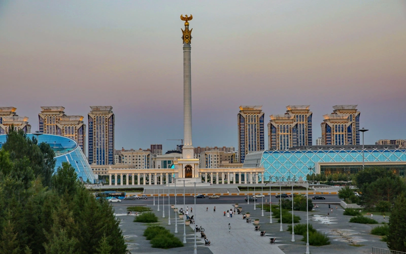 Астана_панорамный вид, Мемориальный комплекс Қазақ Елі 