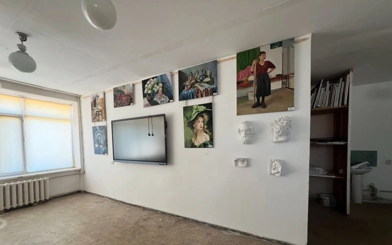 Атырауда ұстаз кабинетін әктеп, тазалауға мәжбүр болған