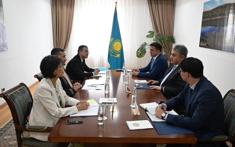 Kazakhstan and UN Volunteers discuss deepening cooperation