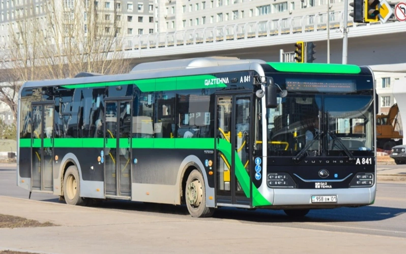 На проспекте Кошкарбаева в Астане запустили автобусную полосу