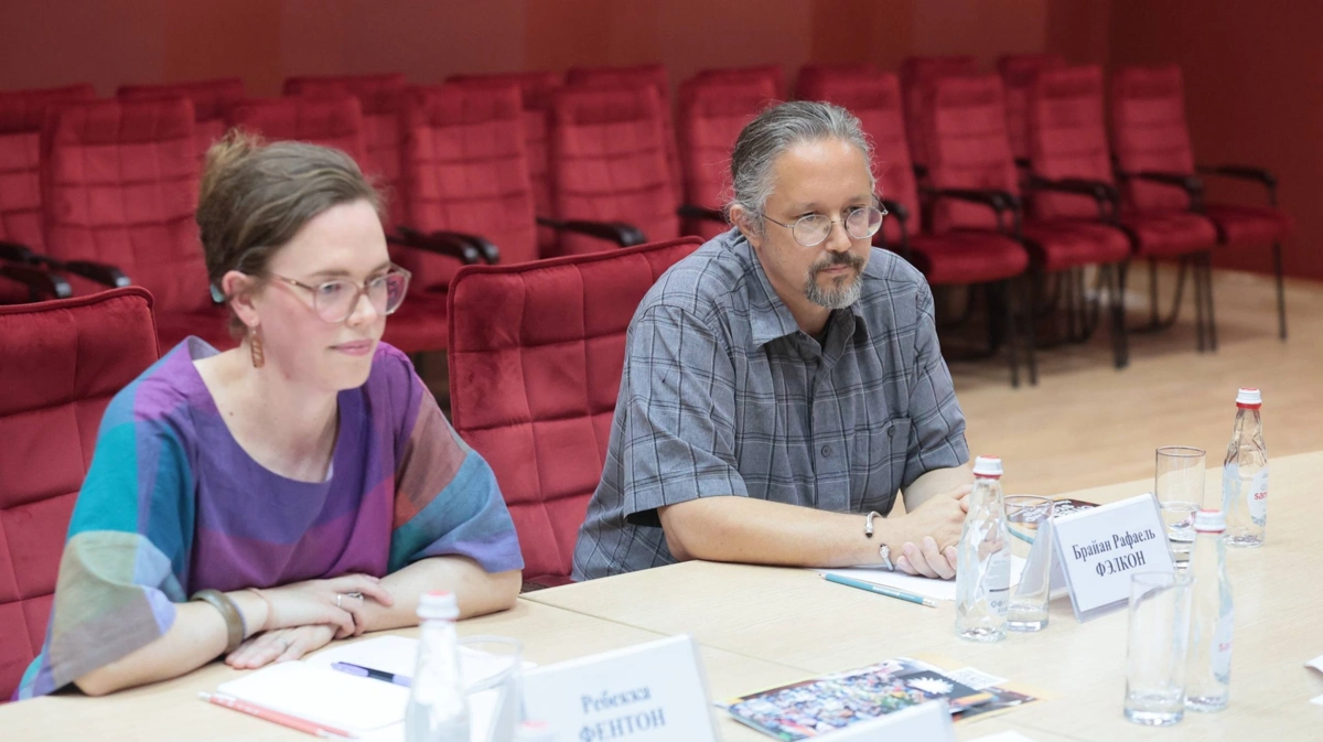  директор Smithsonian Institution Festival Ребекка Фентон и сооснователь Southwest Folklife Alliance Брайан Рафаэль Фэлкон