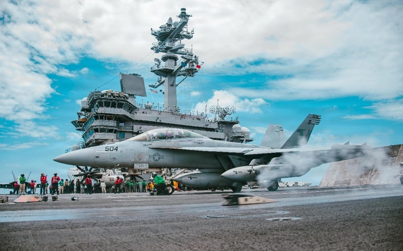 США направили авианосец «Джордж Вашингтон» на Ближний Восток