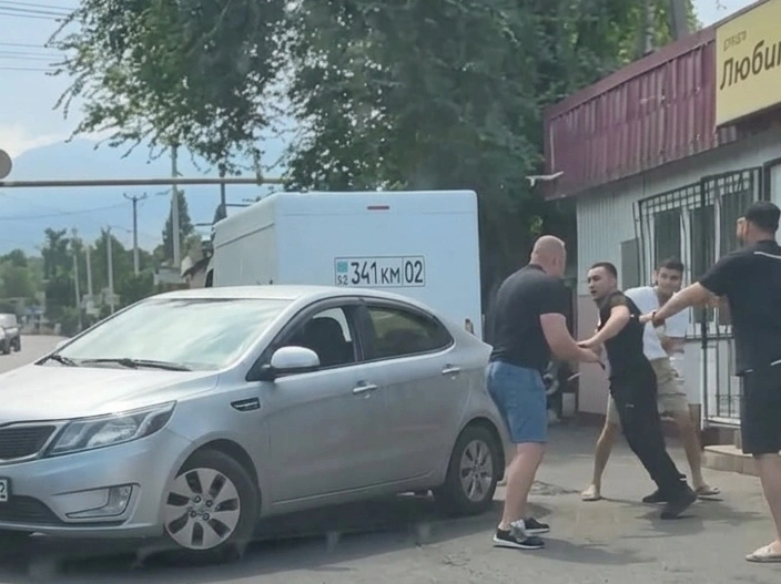 Конфликт водителей в Алматы закончился дракой: возбуждено дело