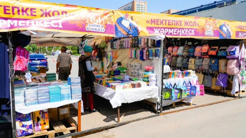 Астанада қолжетімді бағада мектеп заттарына арналған жәрмеңкелер өтіп жатыр