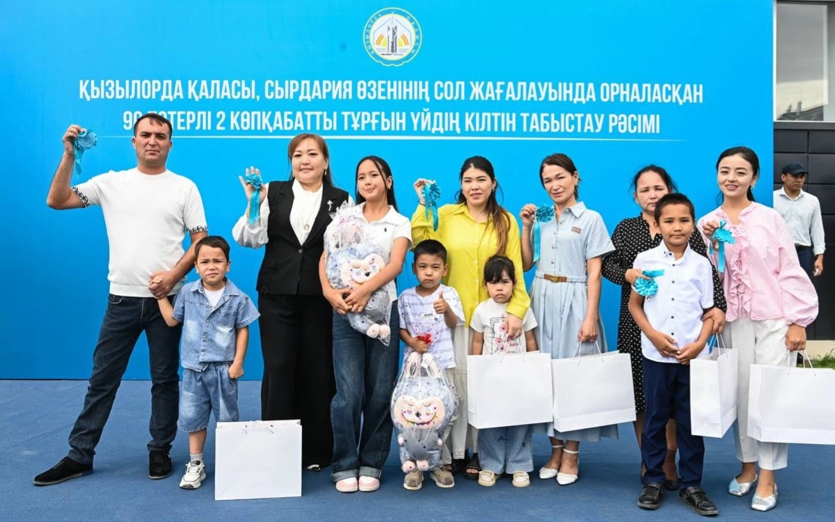 Қызылордада үй кезегіндегі тұрғындарға 90 пәтердің кілті табысталды