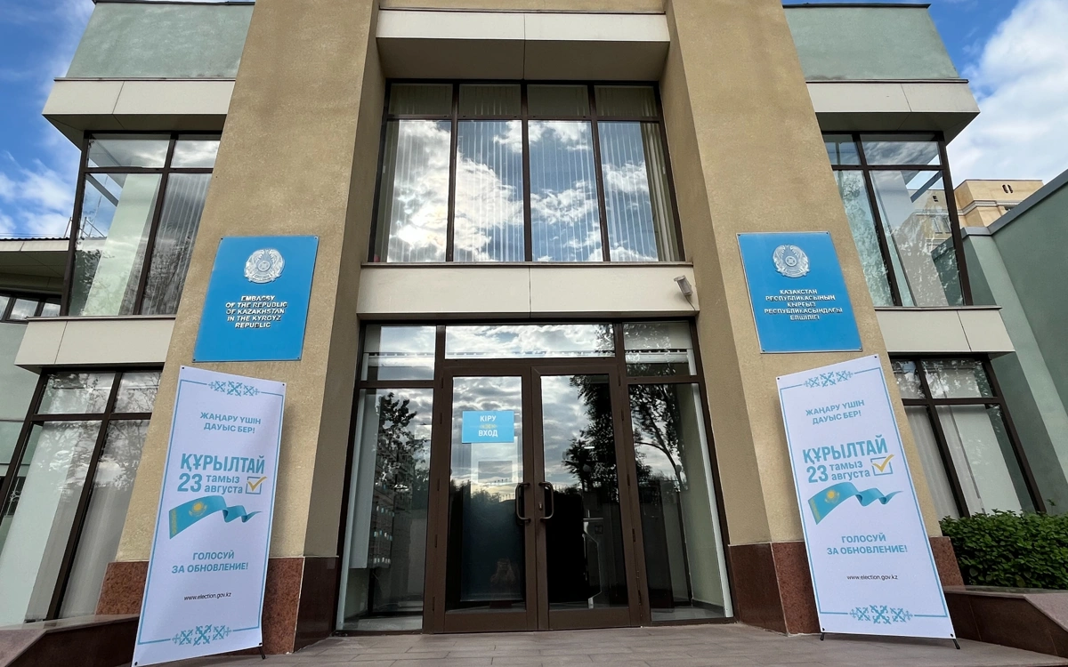 Выборы в Курултай: казахстанцы голосуют в Кыргызстане
