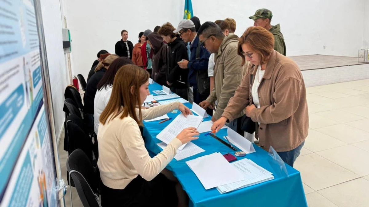 Поток продолжается: за несколько часов до закрытия участков казахстанцы продолжают идти на выборы