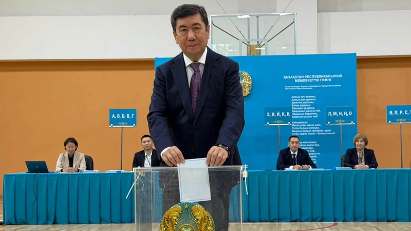 Ерлан Кошанов проголосовал