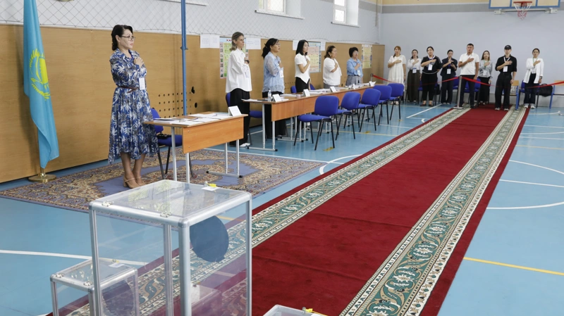 Избирательные участки на выборах в Курултай открылись в Алматы