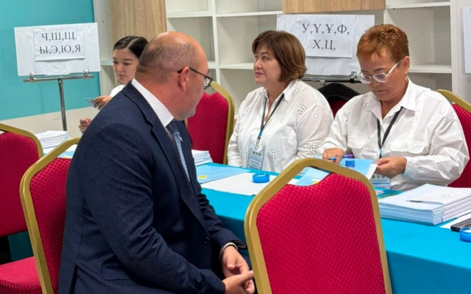 ЖСДП төрағасы Асхат Рахимжанов Құрылтай сайлауында дауыс берді 