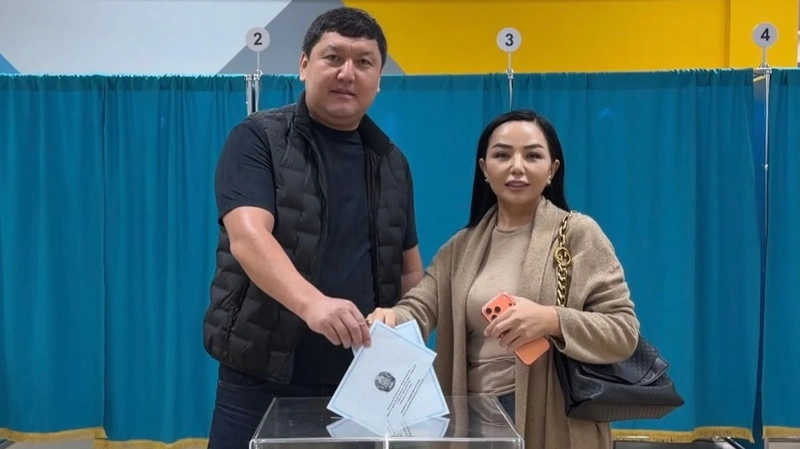 Известные деятели культуры, спортсмены и представители интеллигенции проголосовали в Астане