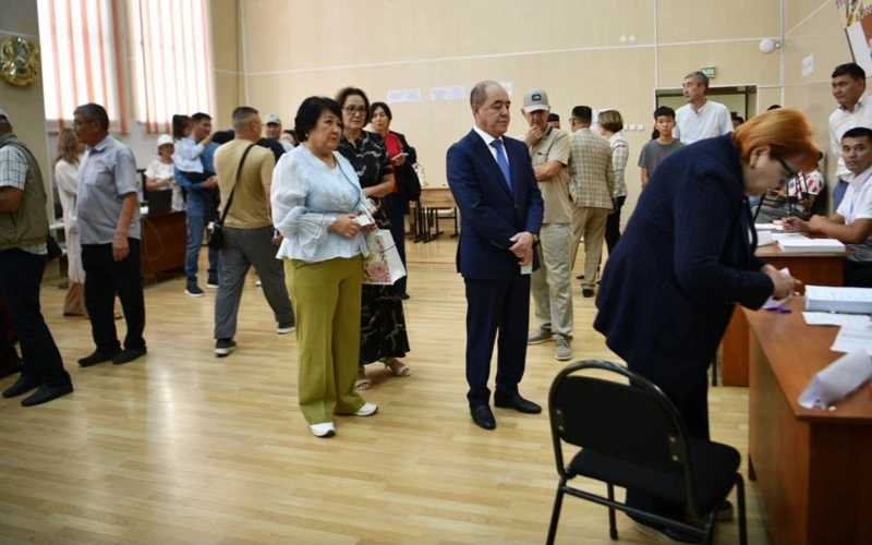 BQO ákimi Narıman Tóreǵalıev quryltaı saılaýynda daýys berdi