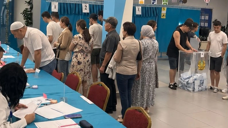 Последний час голосования: казахстанцы продолжают реализовывать свое право голоса