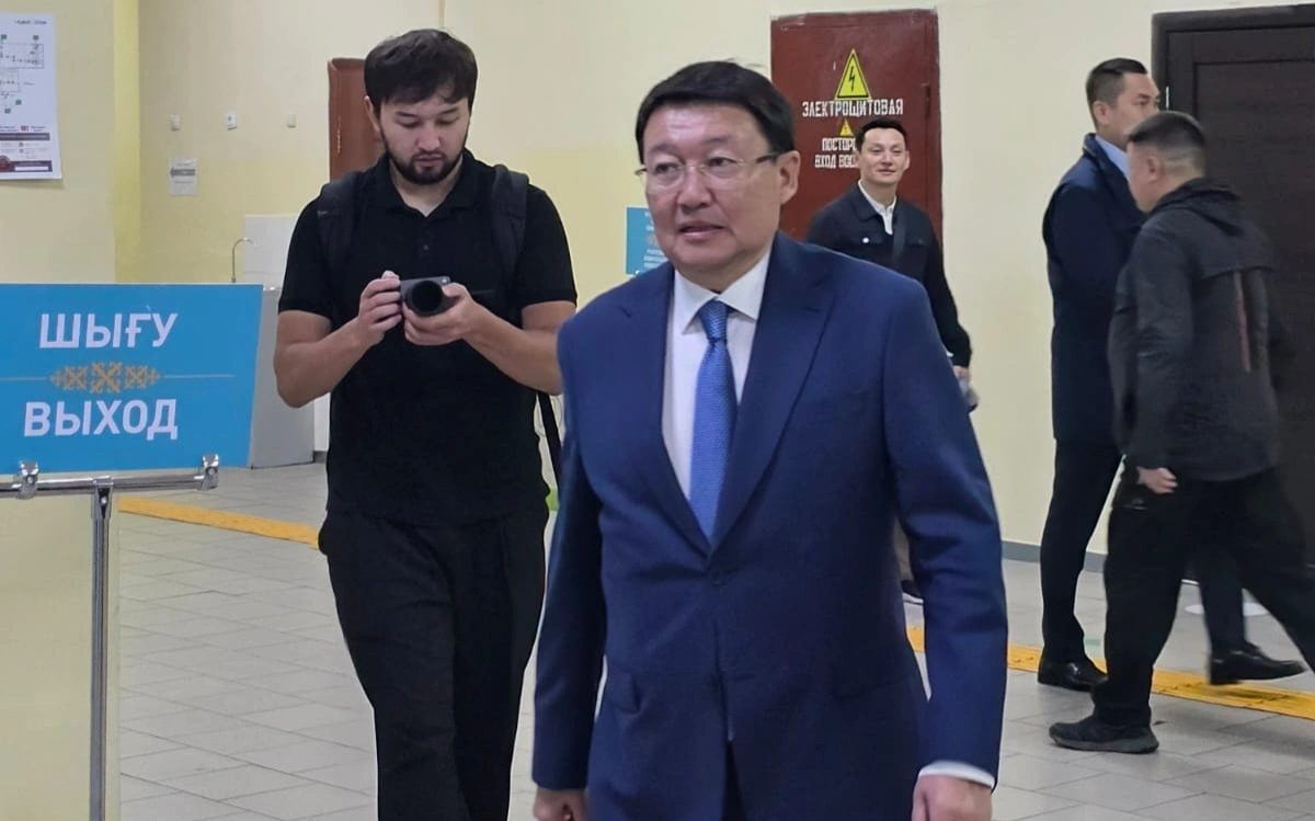 Председатель партии &laquo;Ауыл&raquo; Кайрат Айтуганов проголосовал на выборах в Курултай