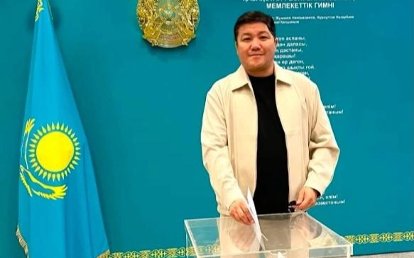 Жұлдыздар да сайлаудан тыс қалмады: Астанада танымал тұлғалар дауыс берді