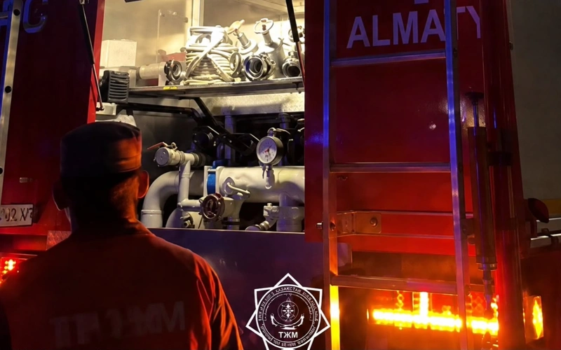 Пожар в кабельной шахте ликвидировали в Алматы