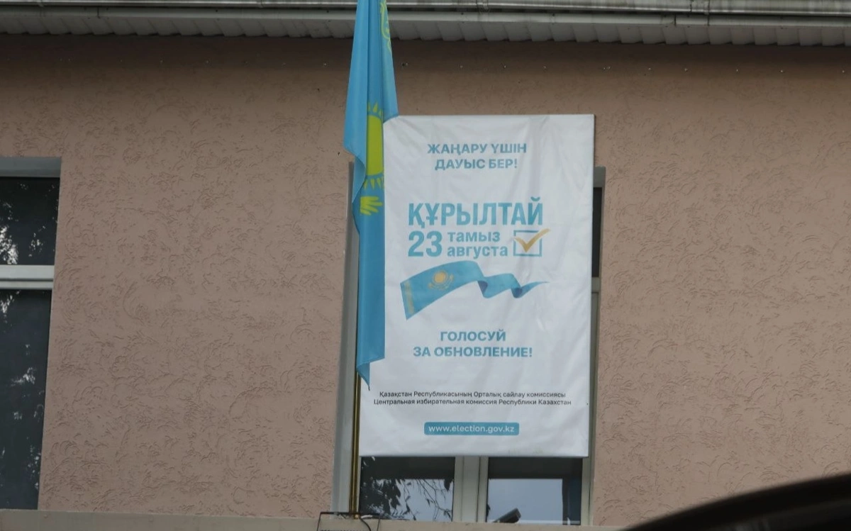 Избирательные участки на выборах в Курултай открылись в Алматы