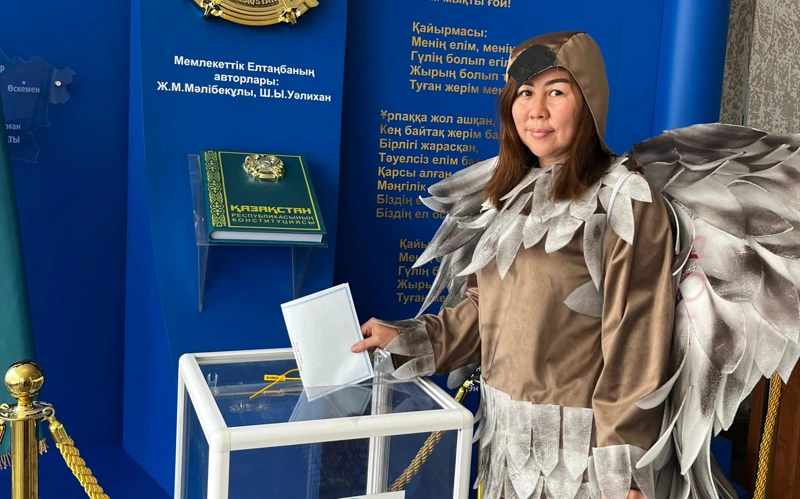 Құрылтай сайлауына дауыс беруші ұлар құсының бейнесінде келді