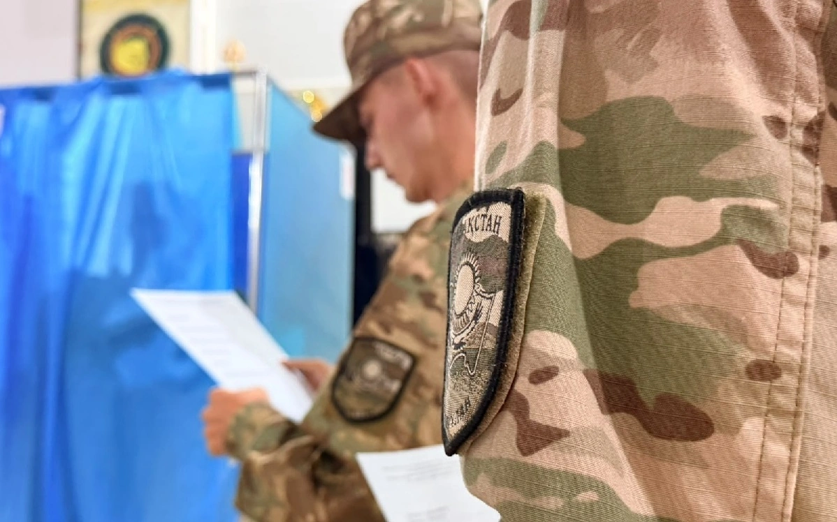 Первый голос в военной форме: как проходят выборы в воинской части 6697 в Костанае
