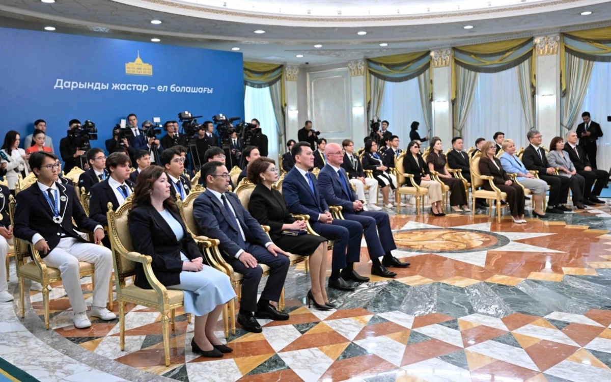 Новая Конституция написана во благо подрастающего поколения &mdash; Глава государства