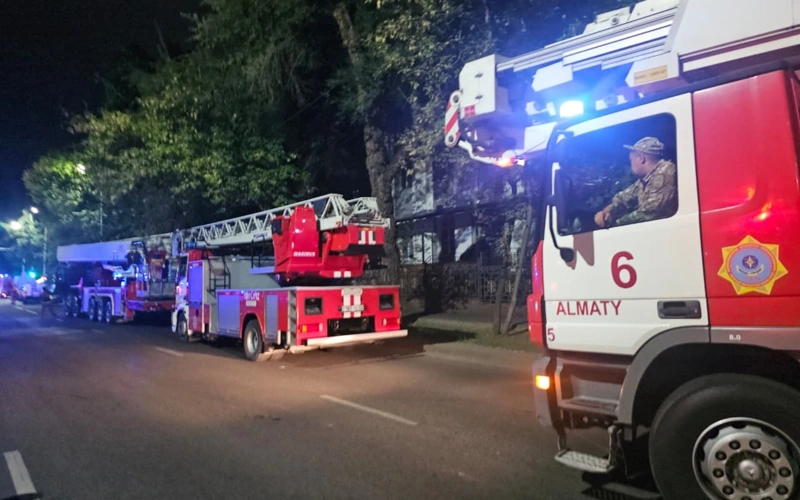 Женщина погибла при пожаре в жилом комплексе Алматы