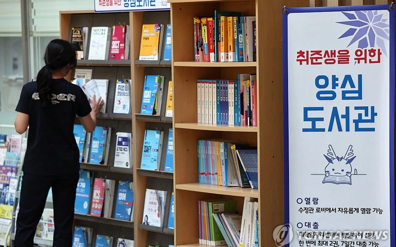 South Korea adds 292,000 wage jobs in Q1, led by welfare and hospitality
