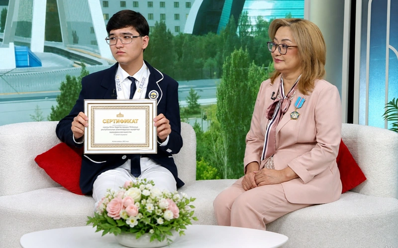 «Бұл — ортақ жеңіс»: Президенттен марапат алған ұстаз бен шәкірт әсерімен бөлісті 